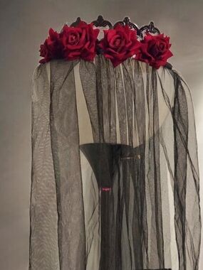 NWT Red Rose Crown Black Veil Costume Accessory